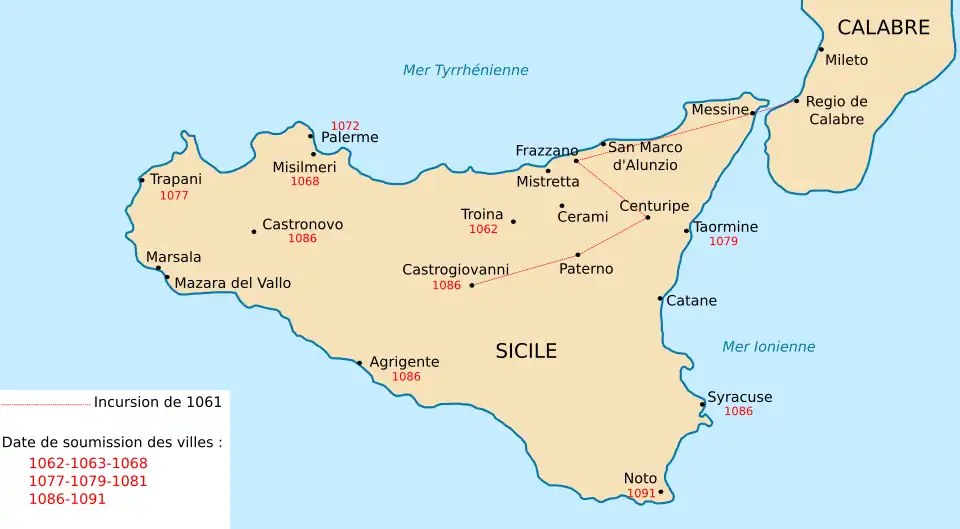 Les phases de l'invasion normande de la Sicile, un trait indique la progression de l'incursion de 1061, la date en rouge indique l'année de soumission de la ville