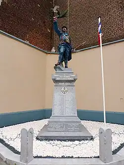Le monument aux morts communal de Molinghem.