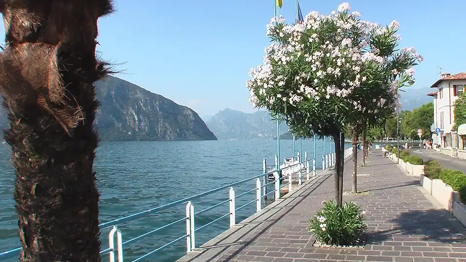 Promenade « lungolago » (2008).