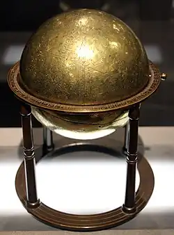 Globe céleste, signé Yunus b.al-Husayn al-Asturlabi (1144), le 3e&nbsp;plus ancien conservé au monde.