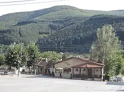 Vue depuis la place centrale, en direction du sud.