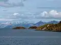 Vue de l'île Gordon depuis la canal Beagle.
