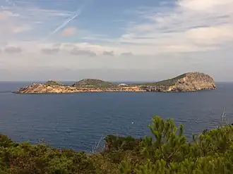 Tagomago vue de Punta d’en Valls sur Ibiza.