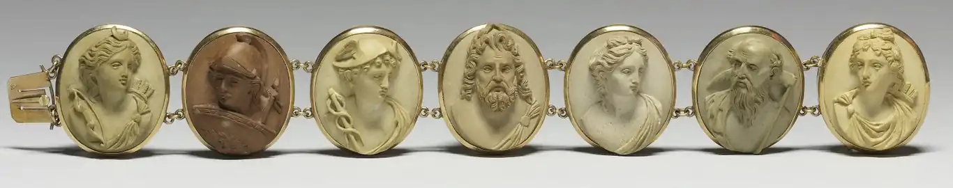 Bracelet et les sept divinités romaines associées aux jours de la semaine (moitié XIXe&nbsp;siècle).