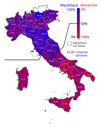 Carte de l'Italie découpée par circonscription avec des couleurs entre bleu et rouge indiquant la tendance majoritaire républicaine ou monarchiste