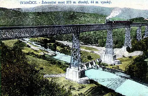 L'ancien viaduc d'Ivančice (cs) sur la Jihlava (en 1911).