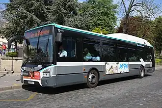Autobus standard(Iveco Urbanway 12 Hybride de la RATP).