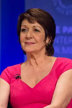 Ivonne Coll interprète Adriana Vasquez