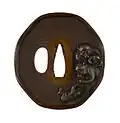 Tsuba de l'époque d'Edo décorée de singes adultes et jeunes.