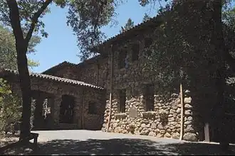 The House of Happy Walls (maison des murs heureux)