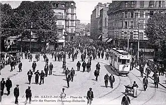 À Saint-Denis, devant l'actuel théâtre Philippe. On voit ici la sortie des ouvriers de l'usine Delaunay-Belleville.