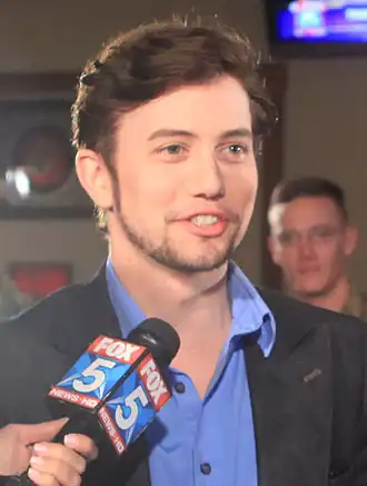Jackson Rathbone interprète Jasper.