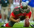 Jake Schum de Tampa Bay maintenant le ballon lors d'une tentative de field goal en 2015.