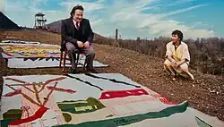 Jacques Trovic et ses tapisseries sur les pentes du terril de Sabatier