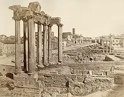 Vue photographique, voirie allant de l'arc de Titus à la montée au Capitole. 1853.