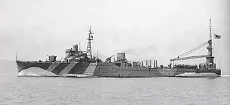 Photo en noir et blanc d'un transport d'hydravions