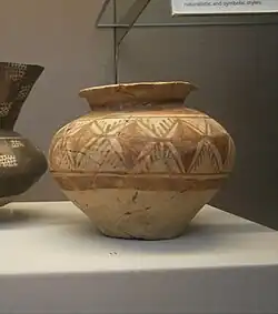 Jarre à décor peint, Halaf récent (v. 5600-5200 av. J.-C.), Chagar Bazar. British Museum.