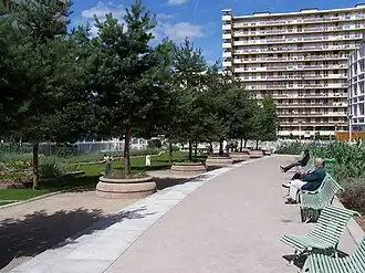 Image illustrative de l’article Square de la Raffinerie-Say