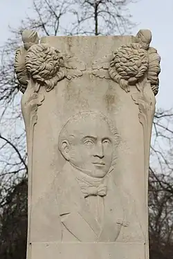 Monument au Capitaine Bernet, par Georges Vivent et Paul Bonamy (1938).