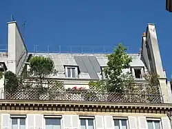 Penthouse sur les toits de Paris.