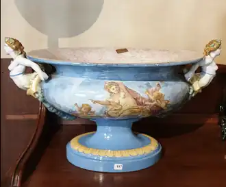 Jardinière sur piédouche en faïence émaillée d'Auguste Jean (vers 1860 - 1870). Collection privée.