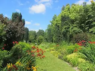 L'Allée des fleurs.