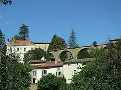 Ancien viaduc du chemin de fer du Beaujolais.
