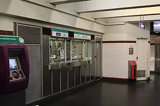 L'ancien guichet de la station, encore en place en 2014.