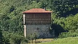 Exemple de maison-tour : maison Jaureguia à Donamaria.