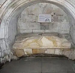 L'enfeu à l'intérieur de Saint-Étienne.