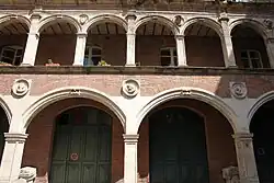 Les arcades Renaissance superposées