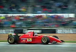 Photo d'une monoplace rouge en piste