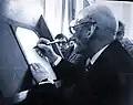 Jean Jules-Verne signant sa donation au musée Jules-Verne lors de son inauguration en 1978 à Nantes