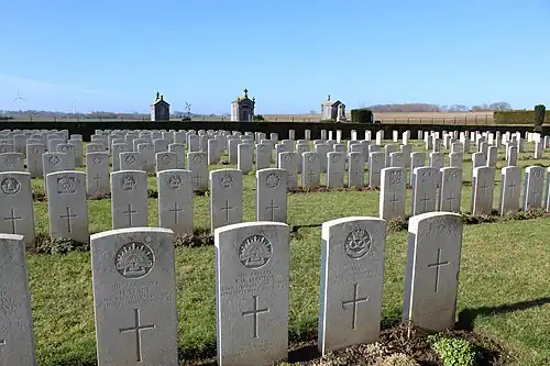 Tombes de soldats britanniques tombés lors de la prise définitive du village fin septembre 1918.