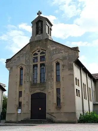 La façade de l'église.