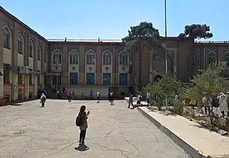 Description de l'image Jeanne d Arc School Iran Tehran MainCourtyard.jpg.