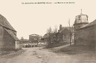 La rue de la mairie vers 1910.