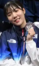 Jeon Ha-young avec sa médaille d'argent aux Jeux olympiques de Paris en 2024.
