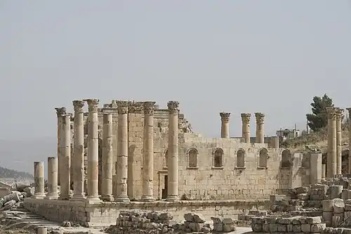 Vestiges du temple de Zeus à Jerash (Jordanie).