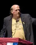 Jesse Ventura, gouverneur du Minnesota de 1999 à 2003,. Il s'était présenté pour la nomination du Parti libertarien avant de se retirer, laissant le champ libre à Gary Johnson.