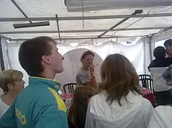 Description de l'image Jessica Tarrière dans le padock à Mayenne enSeptembre 2009.jpg.