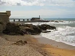 La jetée Saint-Nicolas et le phare.