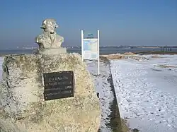 La stèle à la jetée, où le marquis de La Fayette embarqua, en 1780.