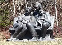 Jeune famille, sculpture pour souligner les 125 ans de Sainte-Blandine de Rimouski en 2007