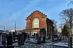 Bâtiment funéraire et nouveau cimetière juif.