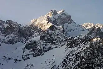 Vue du versant nord du Jezerska Kočna depuis Jenkova planina.