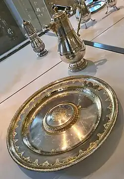 Aiguière et son bassin.