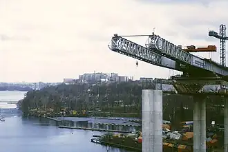 Johanneshovsbron en construction, vue vers Södermalm, 1983.