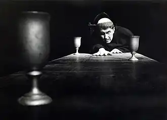 Jurij Souček avec le SNG Drama Ljubljana dans Luther de John Osborne en 1962. Photo de Vlastja Simončič&nbsp;(sl)