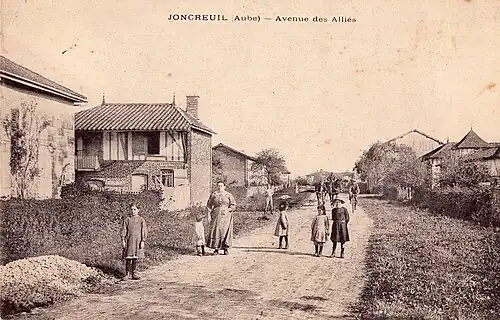 Une rue du village vers 1910.